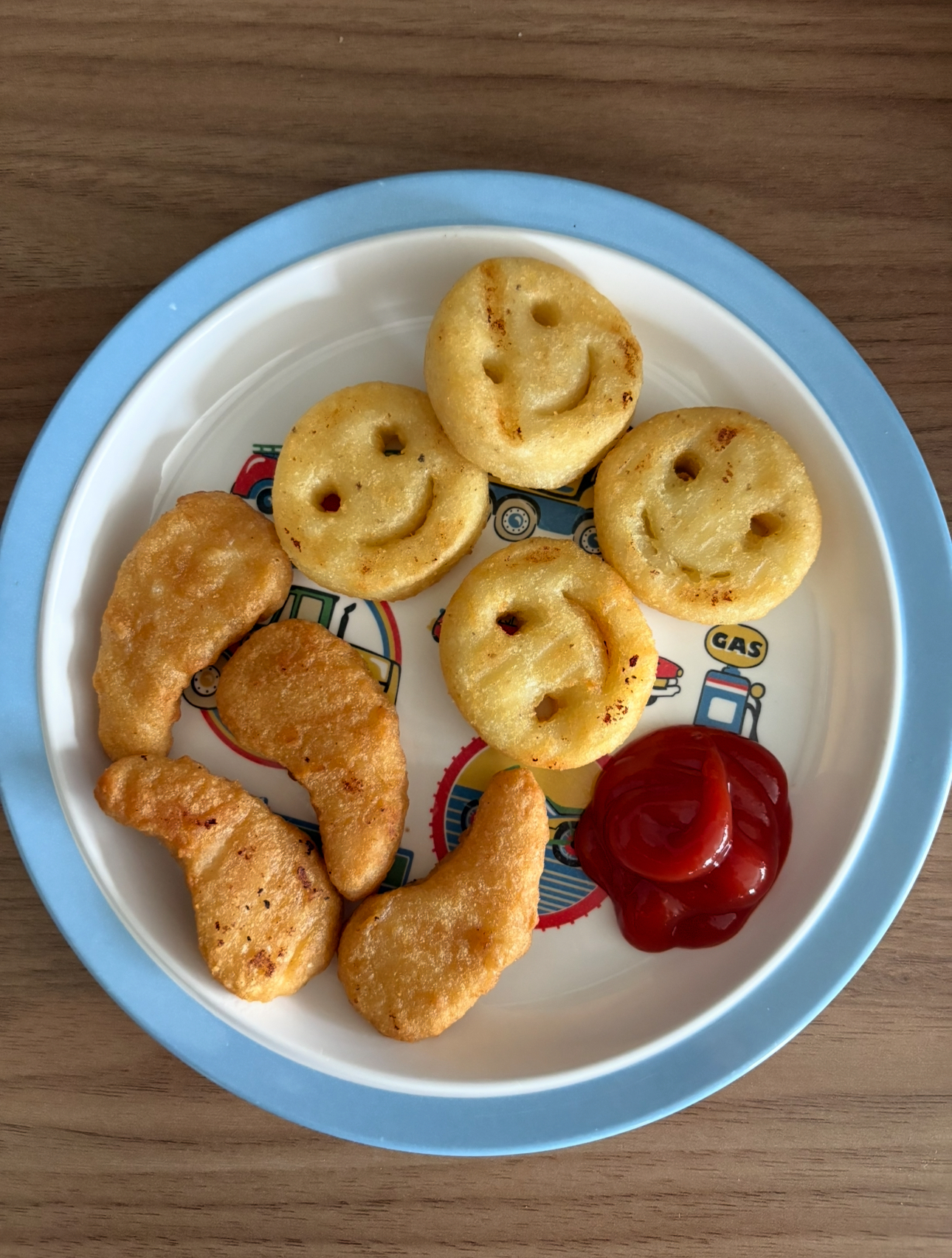 Plate with smiley faces, chicken nuggets and tomato ketchup